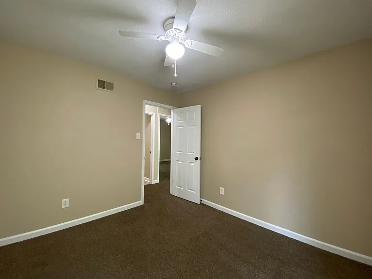 490 Ferncliff Cv — Photo 5