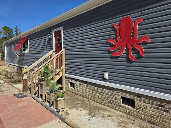 147 Cedarwood Drive, Swansboro, NC 28584