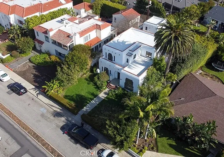 710 Adelaide Pl — Photo 34