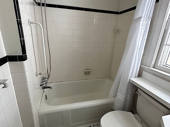 2nd image of 1220 Daniel Ave #2