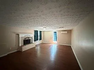 3 bed, 1.0 bath, 3084 sqft, $1,800 — Photo 3
