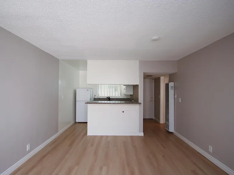 976 E Villa St #16 — Photo 7