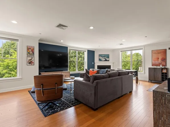 48 Denver St Unit 310, Saugus, MA 01906
