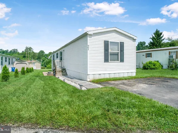 21 Chesapeake Est, Thomasville, PA 17364