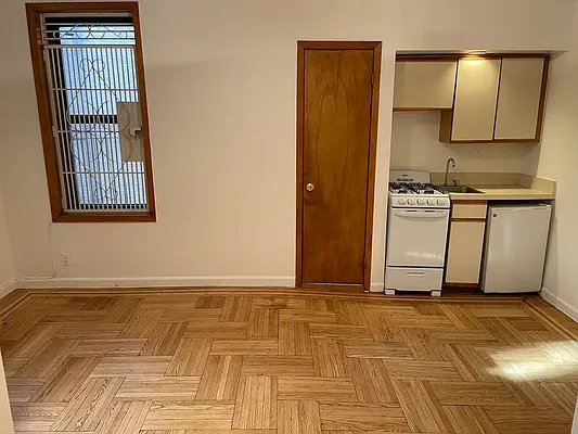 Rented by Joe Gotham LTD | media 6