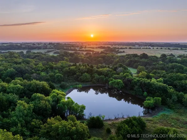 2 E McElroy Rd, Yale, OK 74085