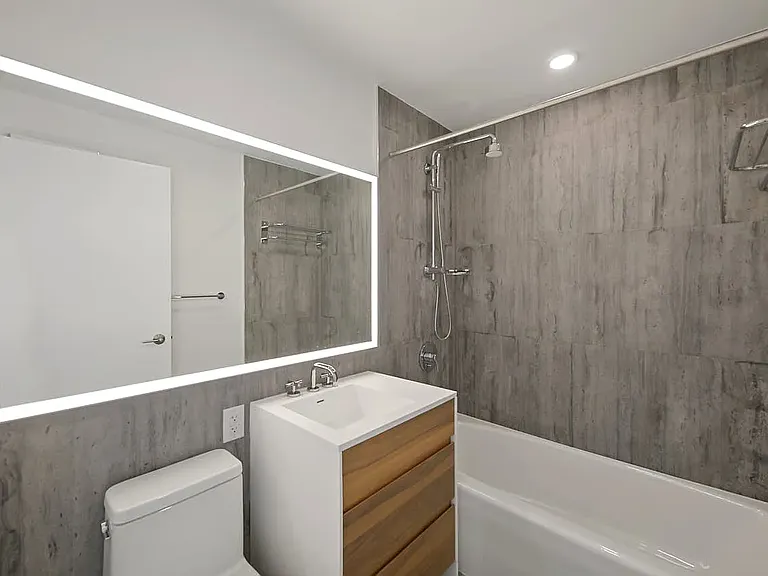 200 W 60th St #7G — Photo 15