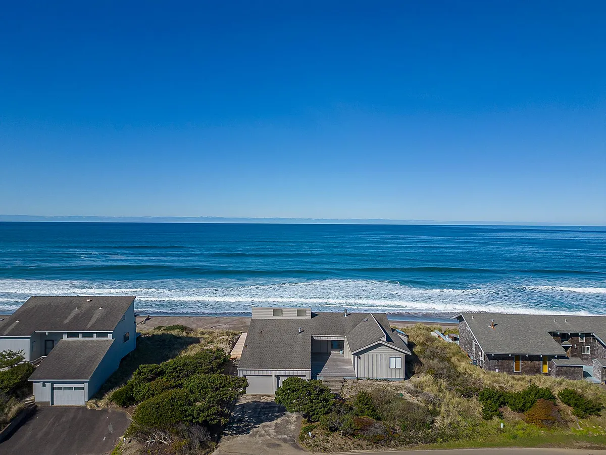 Building Photo - 289 Salishan Dr