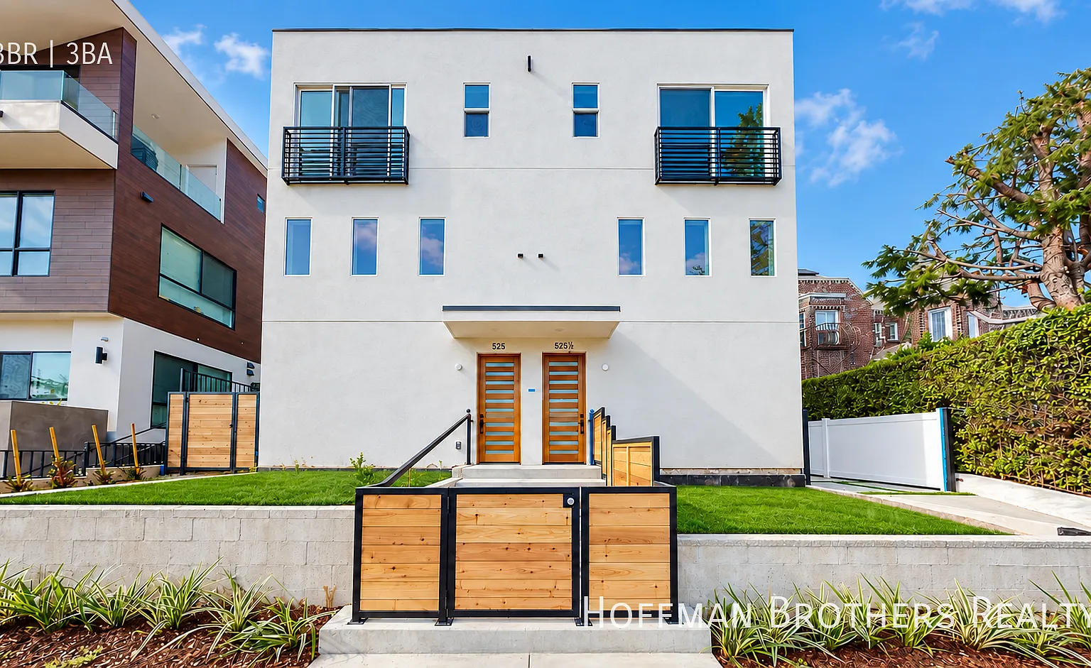 Modern 3BR/3BA Townhouse w/ Rooftop Deck, Garage & In-Unit Laundry — Photo 3