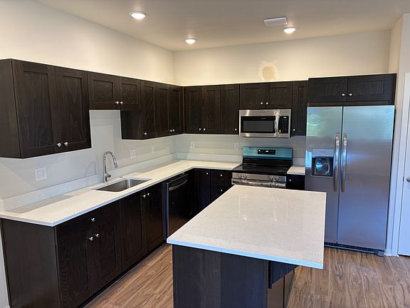 5th image of 2717 SE 12th Ave