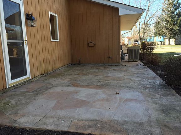4th image of 2411 W 63rd Ct