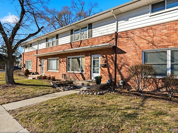 2nd image of 2604 Rochester Rd Unit 3