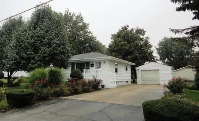 131 Lakewood Ave photo 1