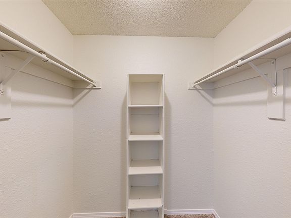 4th image of 2117 W Walnut St #A-b