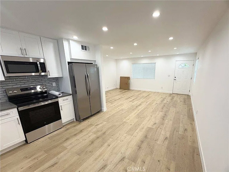 6709 Denny Ave — Photo 5