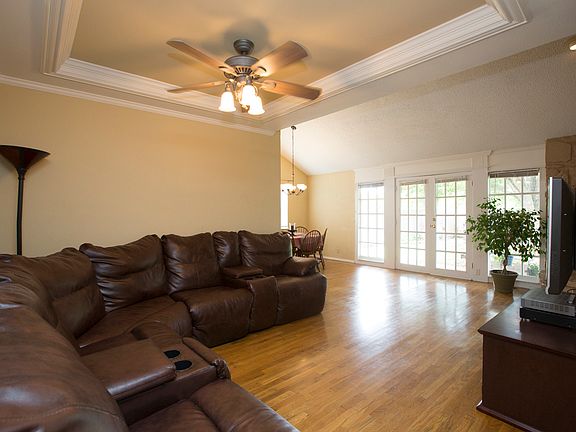 Trayed Ceiling in Living Area