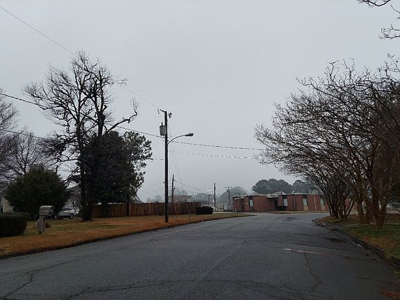 5th image of 3804 Arlington Pl