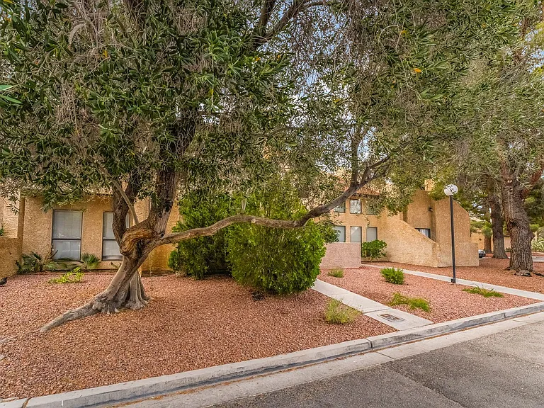 3949 S Torrey Pines Dr — Photo 23