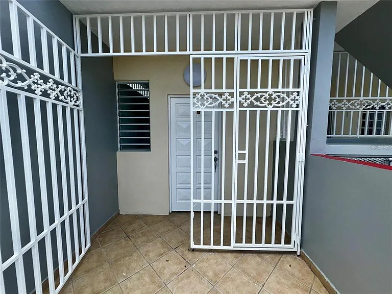 CALLE 1 1 SE Reparto Metropolitano Apt. #2 #979 — Photo 3