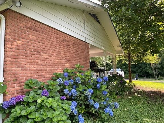 2nd image of 514 Maple Ln