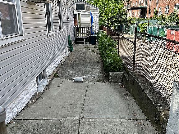 5th image of 5911 Avenue
