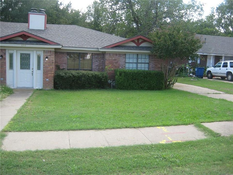 1st image of 604 E Oak St APT A