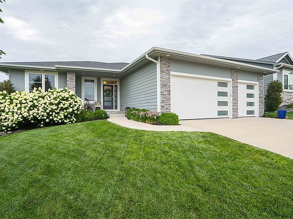 2nd image of 95 SE Waddell Way