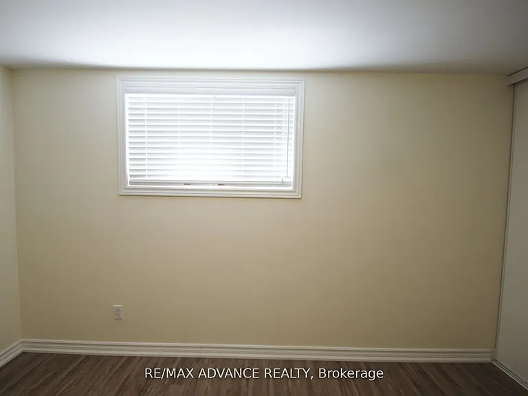 33 Carluke Cres #LOWER — Photo 21