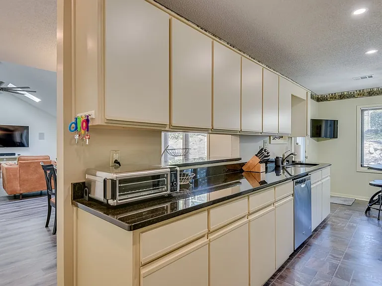 3247 Summerchase Cir — Photo 4