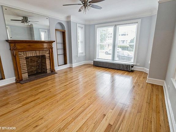 3rd image of 10317 Chaucer St #1