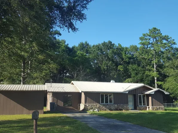 8 Spruce St, Daleville, AL 36322