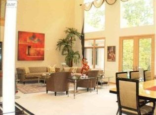 8445 Warwick Groves Ct, Grand Blanc, MI 48439