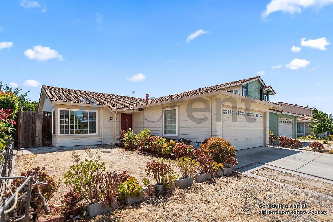 3 bed, 1078 sqft, $4,520 — Photo 2