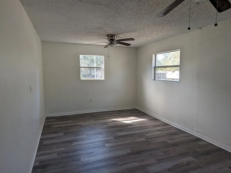227 Bay St NW — Photo 9