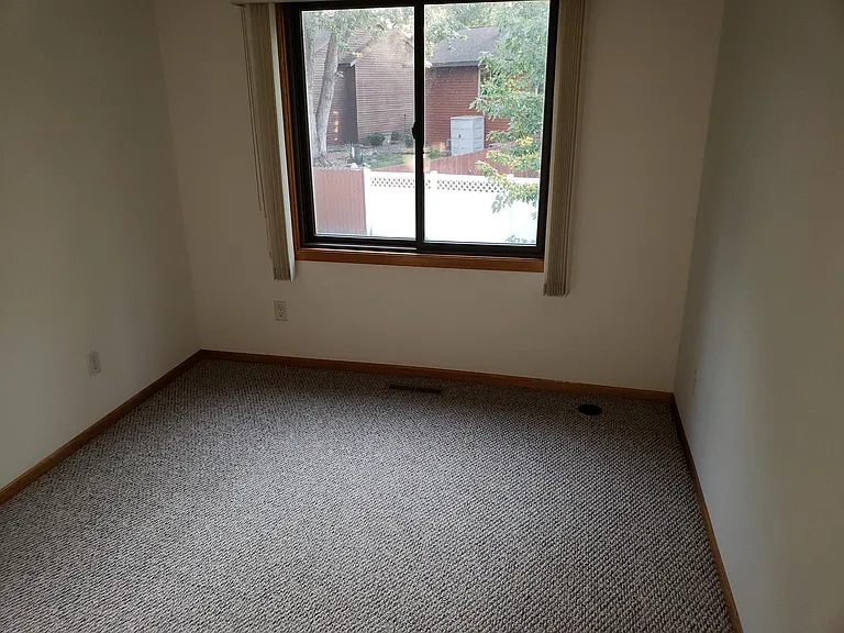 1374 Knoll Dr — Photo 9