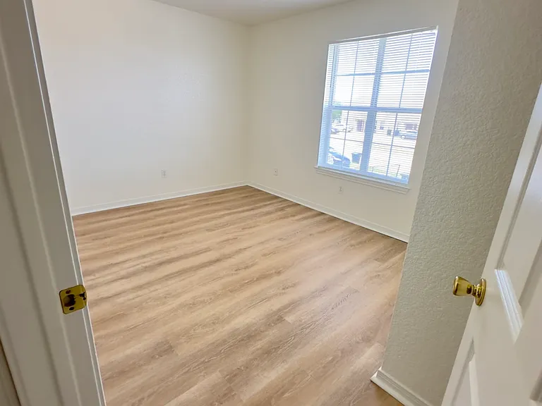 1602 Dugger Cir #D — Photo 5