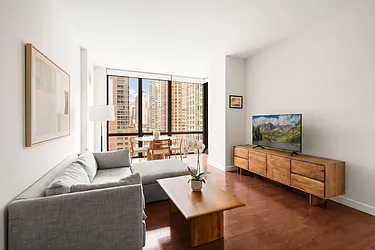 101 West 24th Street, #10E