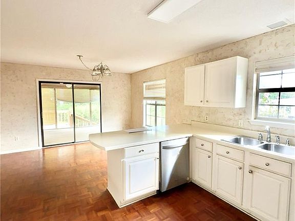 5th image of 113 Black Oak Way