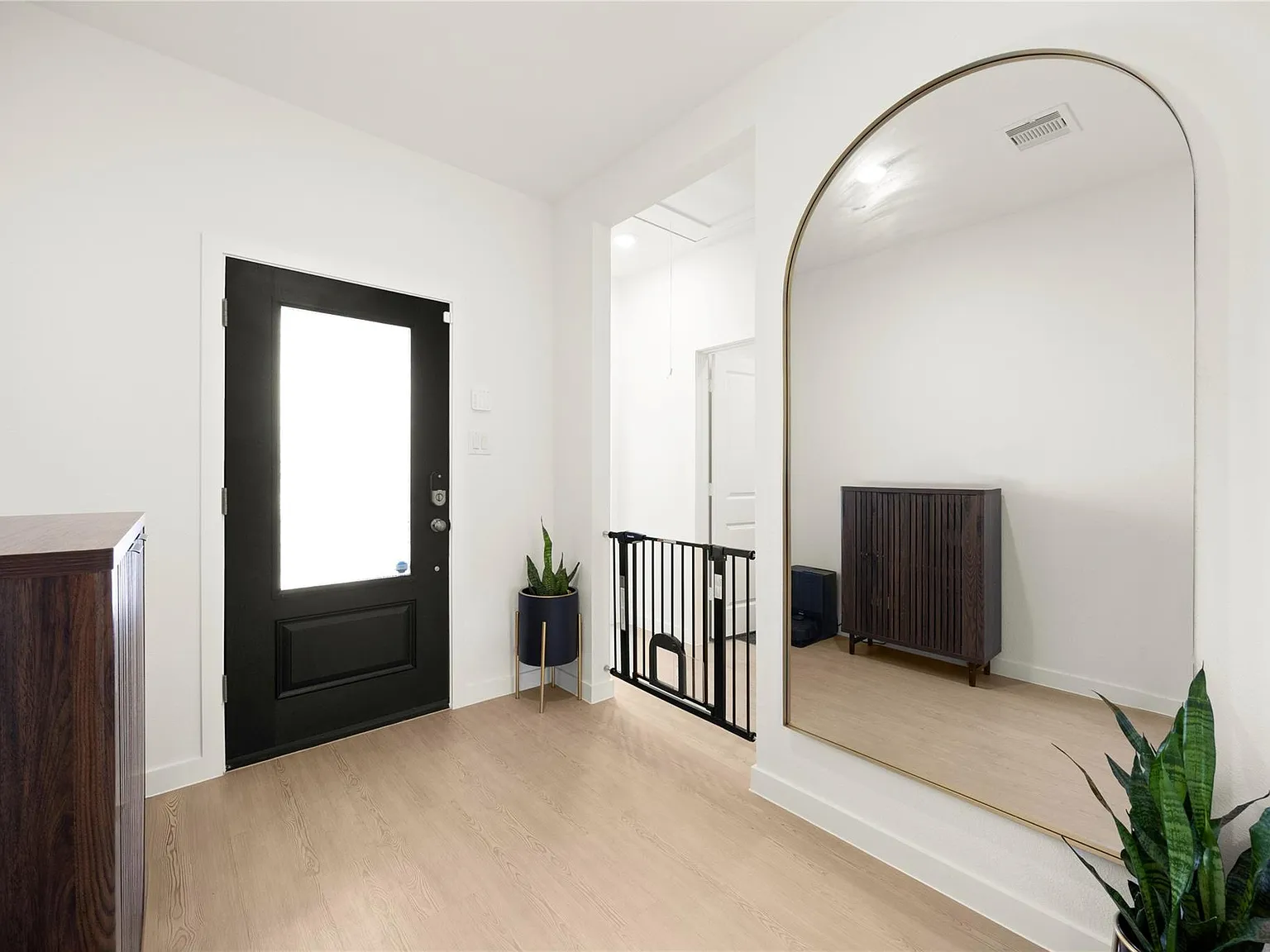 4 bed, 3.0 bath, 2207 sqft, $2,750 — Photo 4