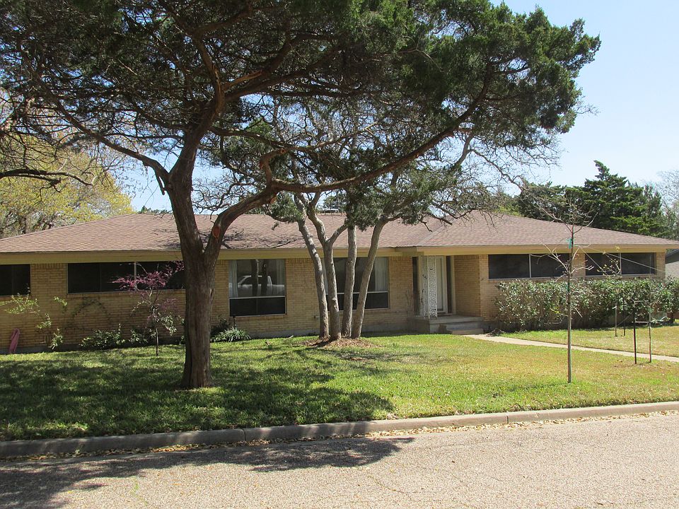 1st image of 749 Arlington Dr