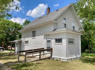110 1st St NE, Wessington Springs, SD 57382