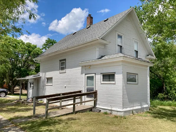 110 1st St NE, Wessington Springs, SD 57382