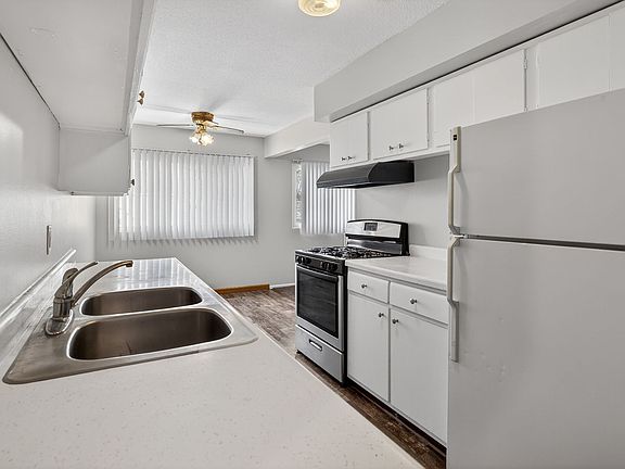 5th image of 105 13th Ave S APT 11