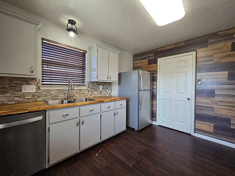 3802 Captain Dr — Photo 12