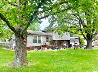 1205 Eads St, Benton, IL 62812