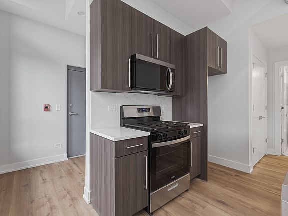 2nd image of 2725 W Fullerton Ave #101
