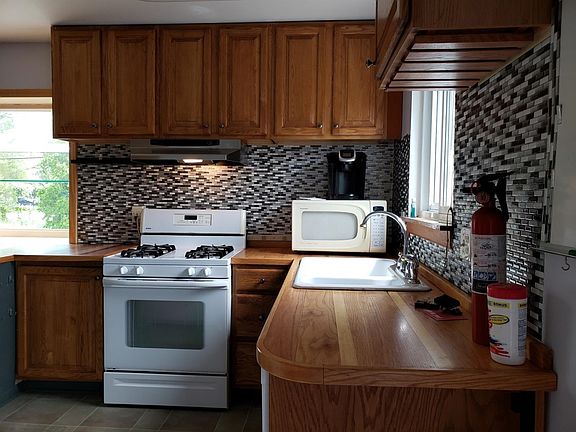 2nd image of 1216 Laurel Ave