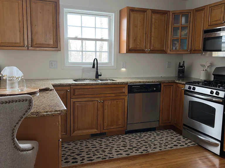 707 Hawley Ln — Photo 5