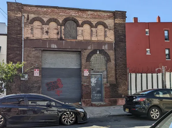 194-196 New York Avenue image 1 of 11