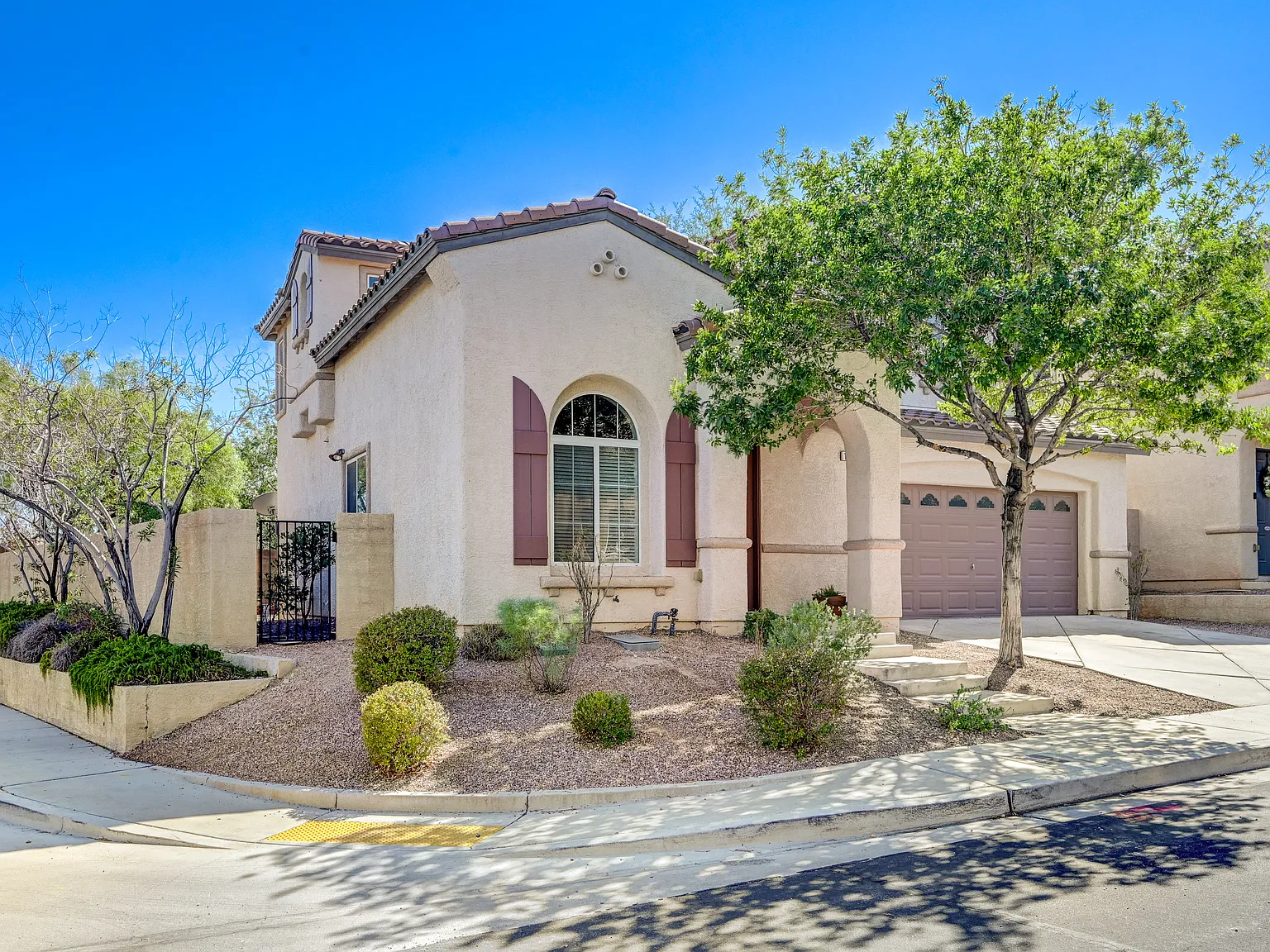 4 bed, 2.5 bath, 2211 sqft, $2,500 — Photo 4